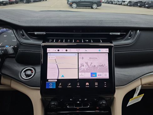 New 2025 Jeep Grand Cherokee Limited w/ Luxury Tech Group II image 18