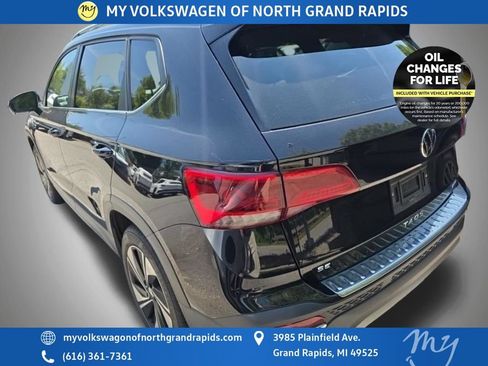 Used 2024 Volkswagen Taos SE AWD/4WD image 5
