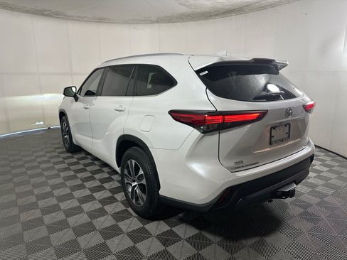 Used 2023 Toyota Highlander XLE FWD image 5