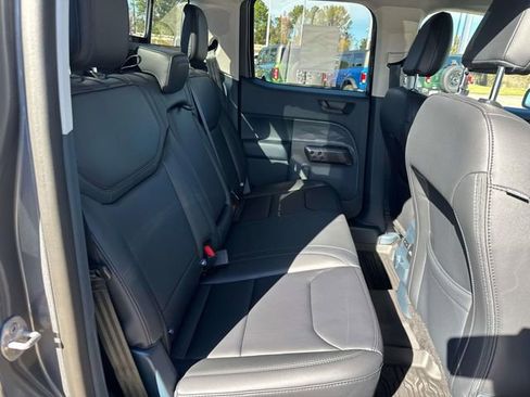 New 2025 Ford Maverick Lariat w/ Black Appearance Package image 10