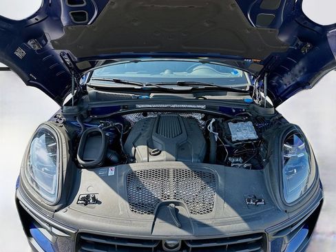 Certified 2026 Porsche Macan AWD/4WD image 32