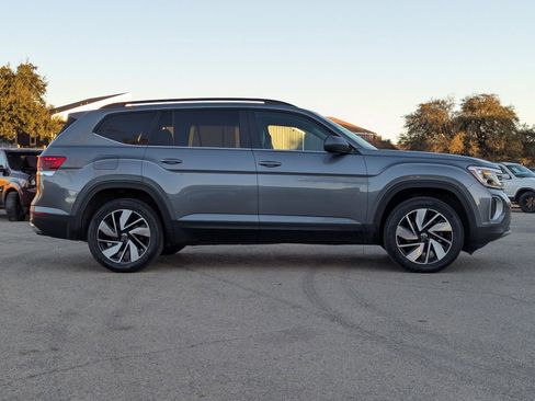 Used 2025 Volkswagen Atlas SE FWD image 3
