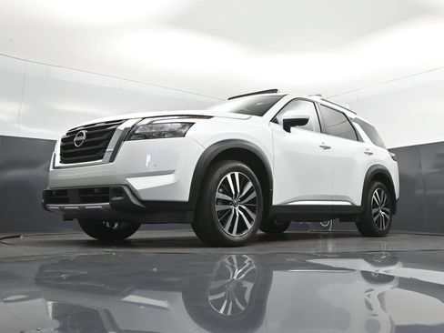 Used 2025 Nissan Pathfinder Platinum w/ Cargo Package FWD image 39