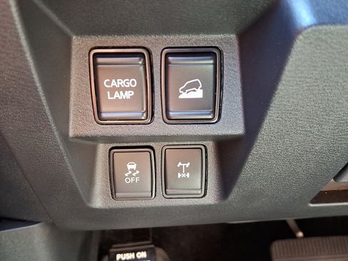 Used 2025 Nissan Frontier PRO-4X AWD/4WD image 24