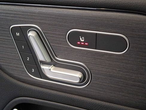 Used 2026 Mercedes-Benz GLB 250 4MATIC image 24