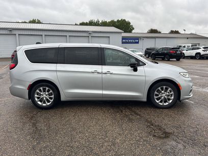 Used 2026 Chrysler Pacifica Limited