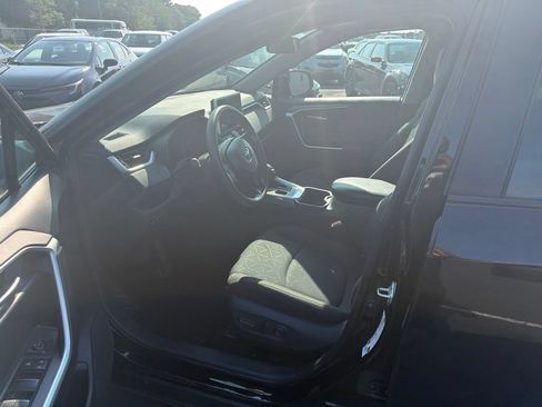 Used 2025 Toyota RAV4 XLE AWD/4WD image 10