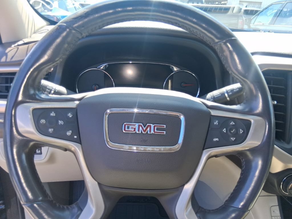 Used 2018 GMC Acadia Denali w/ Technology Package FWD image 9