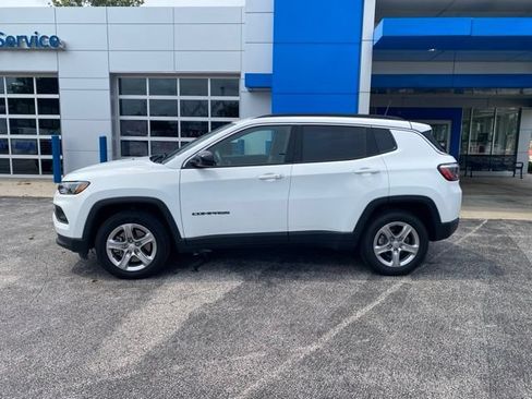Used 2024 Jeep Compass Latitude w/ Altitude Special Edition AWD/4WD image 2