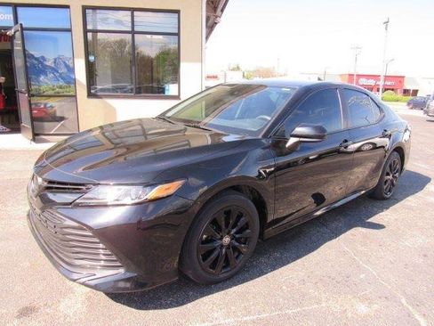 Used 2020 Toyota Camry LE image 3