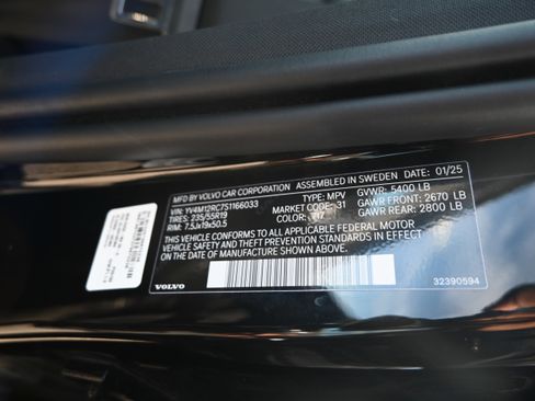 Used 2025 Volvo XC60 B5 Plus w/ Climate Package image 33