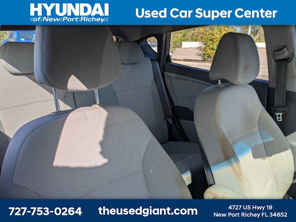 Used 2013 Hyundai Accent GS FWD image 6