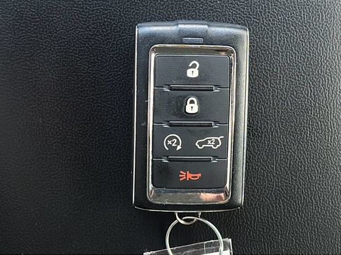 Used 2023 Jeep Grand Cherokee Limited w/ Black Appearance Package AWD/4WD image 28