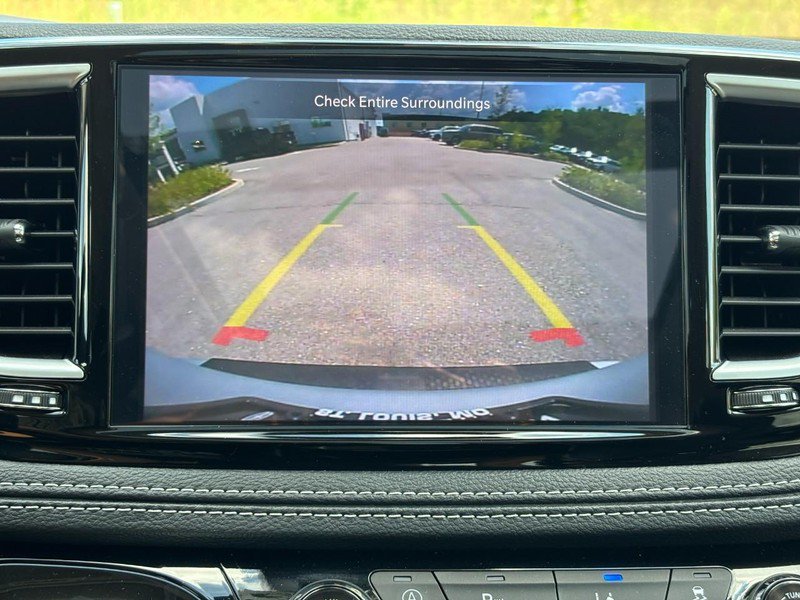 Used 2024 Chrysler Pacifica Limited w/ Trailer Tow Group AWD/4WD image 24