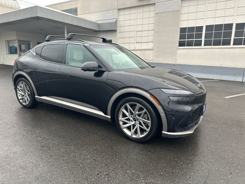 Used 2024 Genesis GV60 Advanced image 8