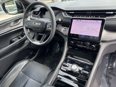 Used 2023 Jeep Grand Cherokee Overland w/ Luxury Tech Group IV AWD/4WD image 38