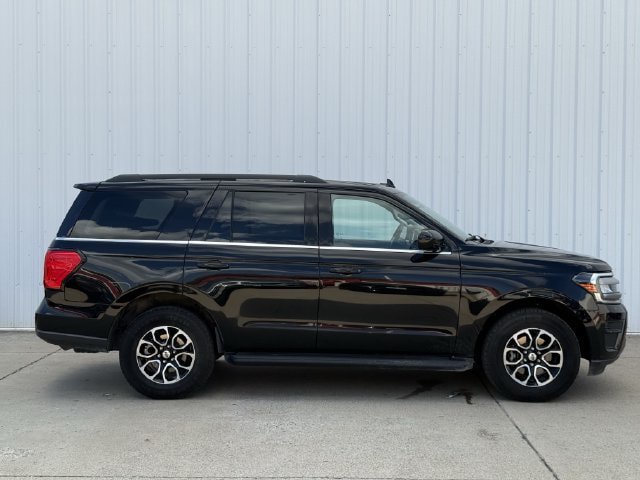 Used 2024 Ford Expedition XLT RWD image 3
