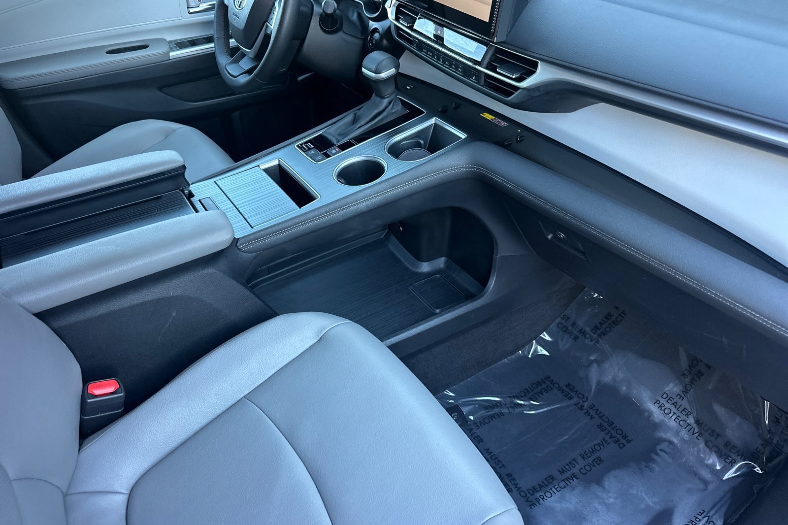 Certified 2025 Toyota Sienna XLE FWD image 20