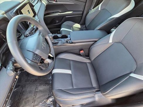 Certified 2025 Toyota Camry SE FWD image 14