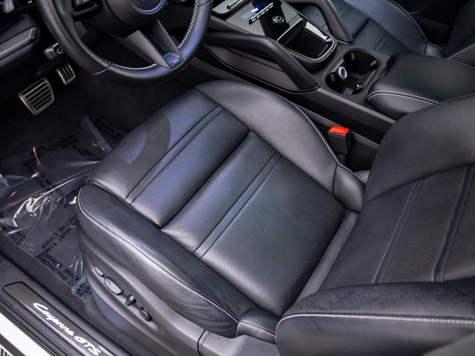 Certified 2025 Porsche Cayenne GTS AWD/4WD image 16