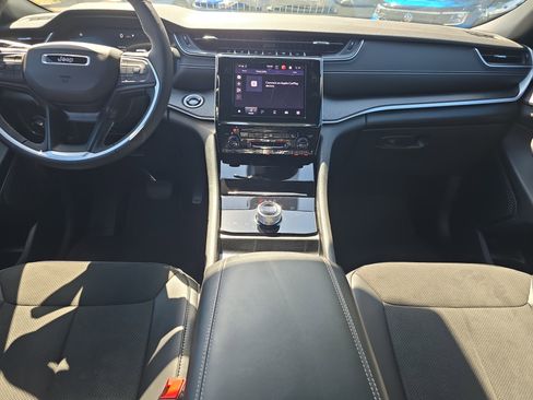 Used 2025 Jeep Grand Cherokee L Altitude RWD image 15
