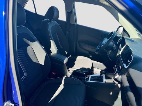 Used 2024 Hyundai Venue Limited image 29