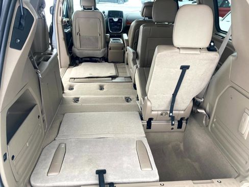 Used 2014 Chrysler Town & Country Touring-L w/ Driver Convenience Group image 15