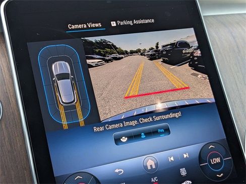 Used 2025 Mercedes-Benz GLC 300 image 23