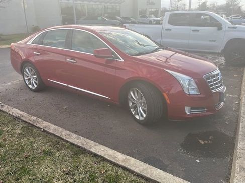 Used 2013 Cadillac XTS Luxury image 2