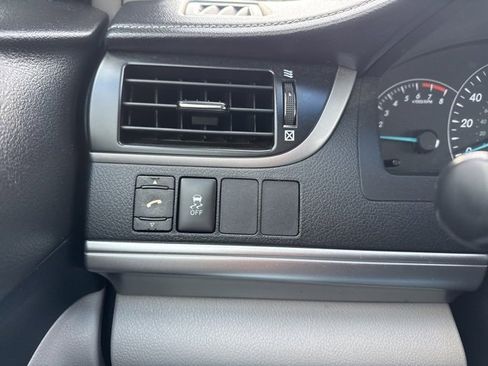 Used 2012 Toyota Camry L image 22