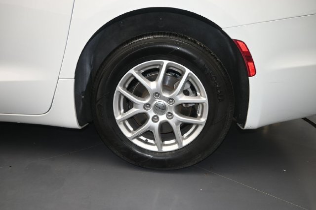 Used 2025 Chrysler Pacifica Select FWD image 15
