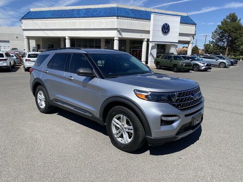 Used 2020 Ford Explorer XLT w/ Equipment Group 202A AWD/4WD image 2