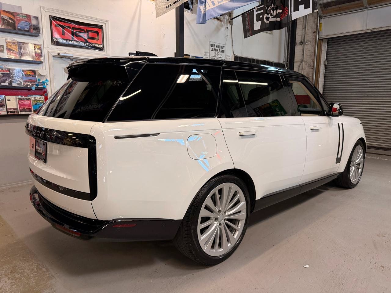 Used 2024 Land Rover Range Rover Long Wheelbase SE AWD/4WD image 5