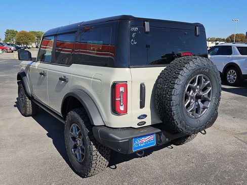 New 2025 Ford Bronco Badlands image 9