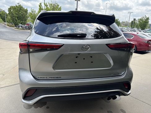Used 2022 Toyota Highlander XSE AWD/4WD image 5