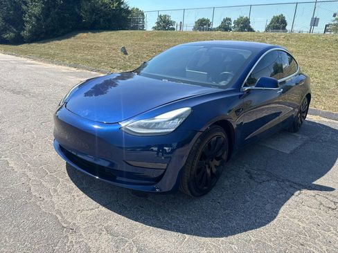 Used 2018 Tesla Model 3 Mid Range RWD image 2
