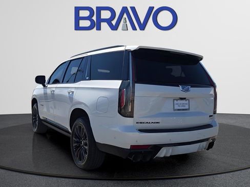 Used 2024 Cadillac Escalade V w/ LPO, ONYX Package image 3