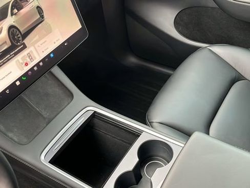 Used 2023 Tesla Model Y Long Range image 9