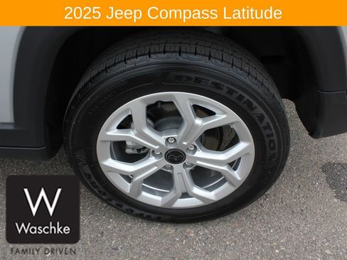 Used 2025 Jeep Compass Latitude AWD/4WD image 12