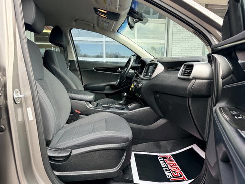 Used 2018 Kia Sorento FWD image 37