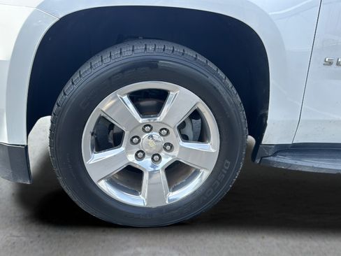 Used 2017 Chevrolet Suburban LT RWD image 19