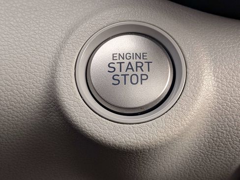 Used 2025 Hyundai Venue SEL FWD image 31