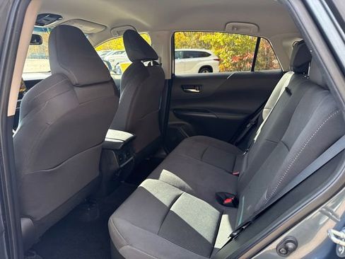 Used 2022 Toyota Venza LE image 18