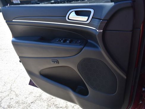Used 2022 Jeep Grand Cherokee Limited image 41