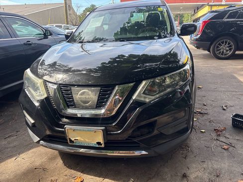 Used 2017 Nissan Rogue S AWD/4WD image 3