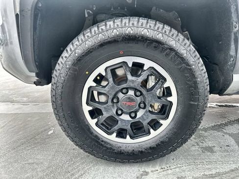 Used 2024 Toyota Tacoma TRD Off-Road image 19