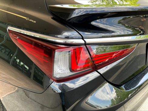 Used 2024 Lexus ES 350 w/ Premium Package FWD image 23