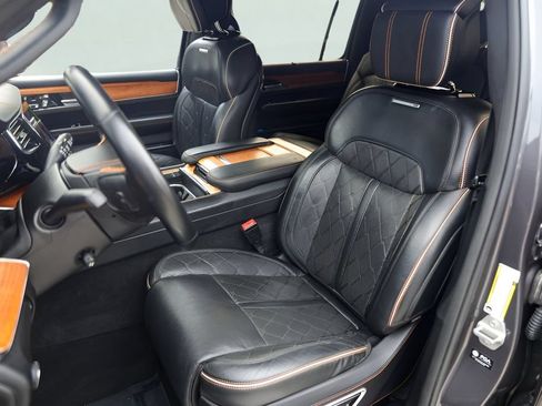 Used 2022 Jeep Grand Wagoneer Series III w/ Flexible Seating Group AWD/4WD image 10