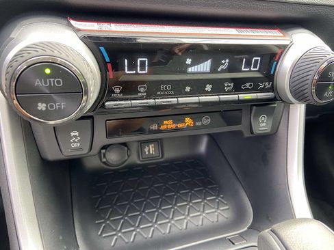 Used 2025 Toyota RAV4 XLE w/ Convenience Package FWD image 25
