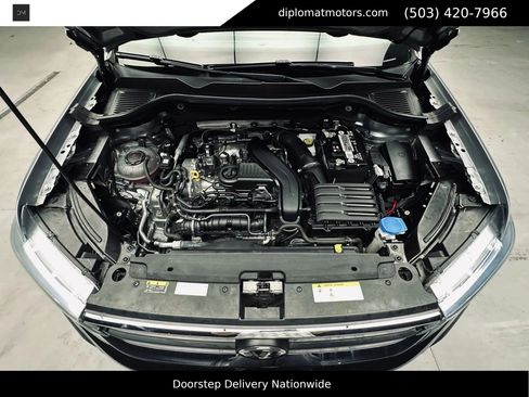 Used 2022 Volkswagen Taos SE w/ Panoramic Sunroof Package FWD image 48